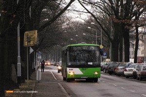 09.01.2014, Wrocław ul. Olszewskiego. Mercedes na linii 701.